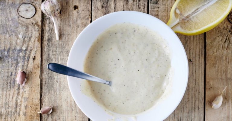 Zo maak je thuis de beste aioli