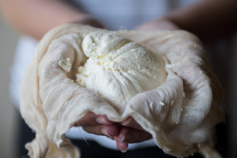 Ricotta maken met drie ingrediënten