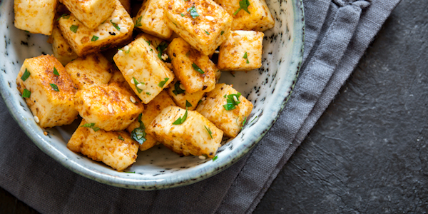 Met edelgistvlokken maak je tofu die wél lekker is