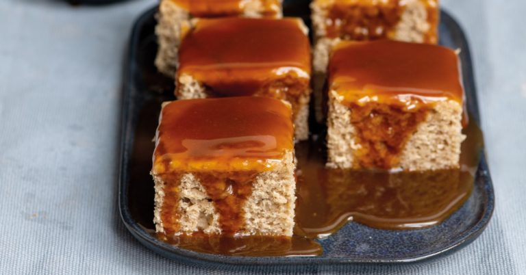 Recept: sticky bananencake met stroopsaus