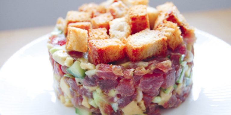 Tonijntartaar met croutons