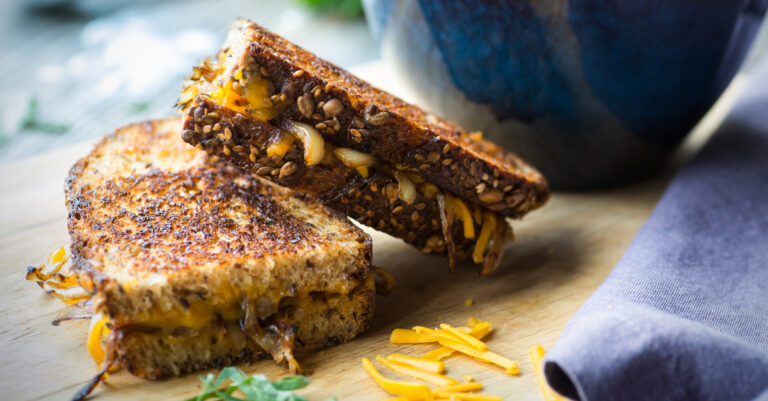 Recept: overheerlijke comfortfood, deze pantosti met spruitjes en gekaramelliseerde ui