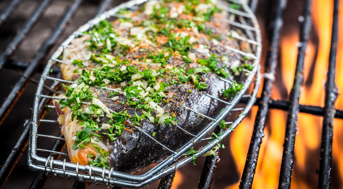 Vis grillen op de barbecue: topchef geeft 7 simpele succes tips