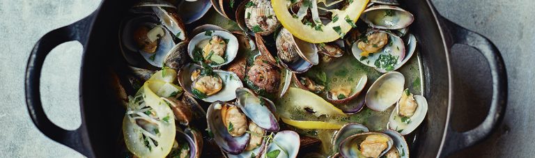 Recept: Venusschelpen met knoflook, citroen & peterselie