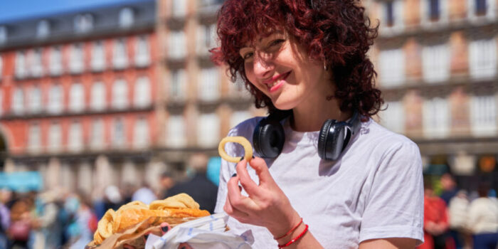 vrouw broodje calamaris Madrid