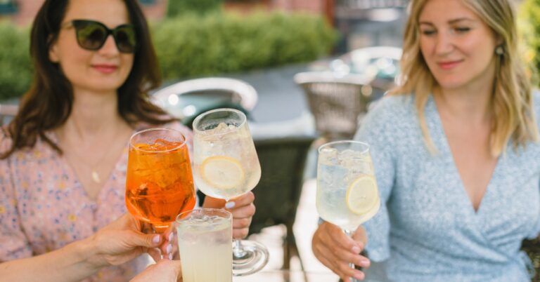 Deze zomerse cocktail wil je zo snel mogelijk maken